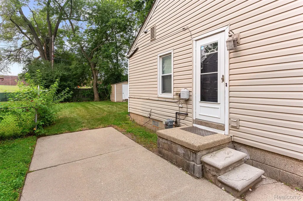 2328 Guthrie Avenue Royal Oak City MI 48067
