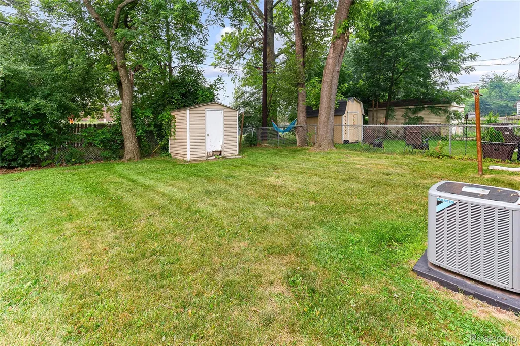 2328 Guthrie Avenue Royal Oak City MI 48067