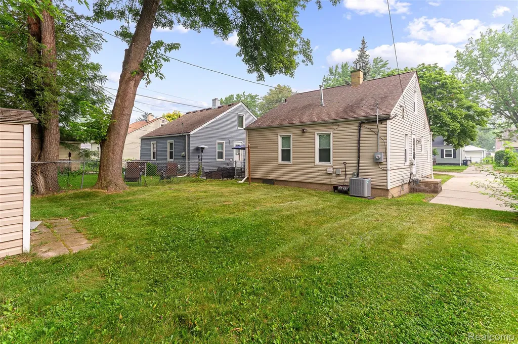 2328 Guthrie Avenue Royal Oak City MI 48067