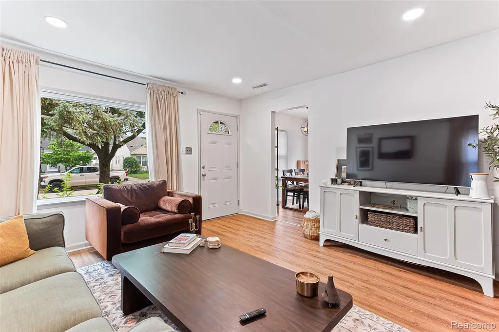 2328 Guthrie Avenue Royal Oak City MI 48067