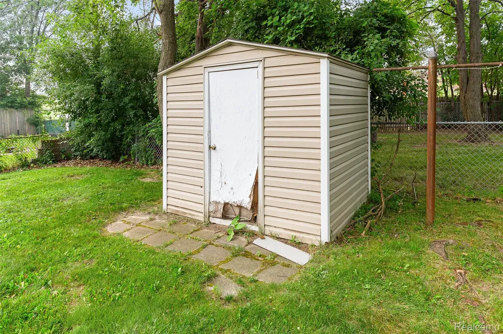 2328 Guthrie Avenue Royal Oak City MI 48067