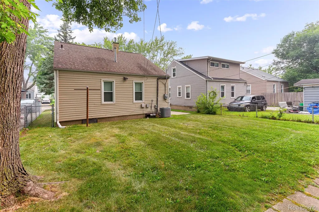 2328 Guthrie Avenue Royal Oak City MI 48067