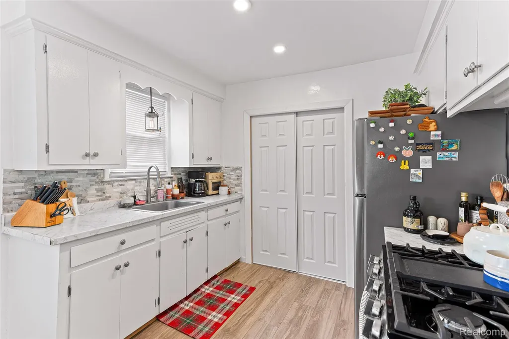 2328 Guthrie Avenue Royal Oak City MI 48067