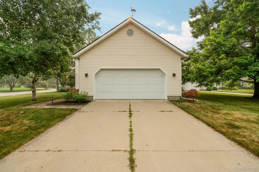 1205 Cody Circle Pittsfield Charter Township MI 48176