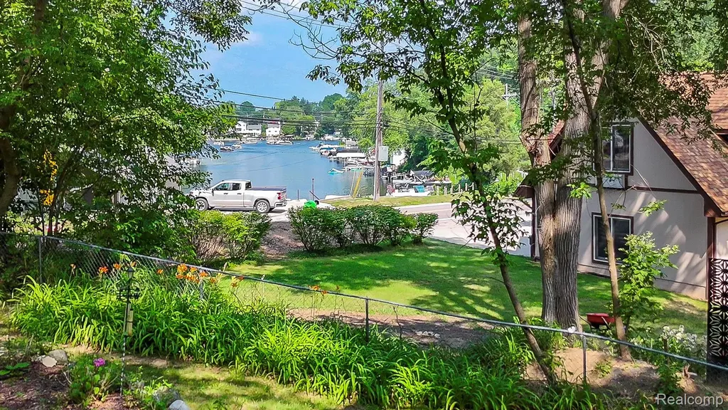 559 Heights Road Orion Charter Township MI 48362