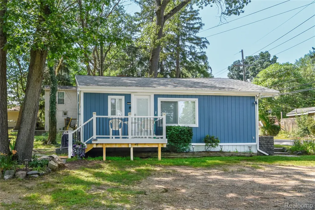 559 Heights Road Orion Charter Township MI 48362