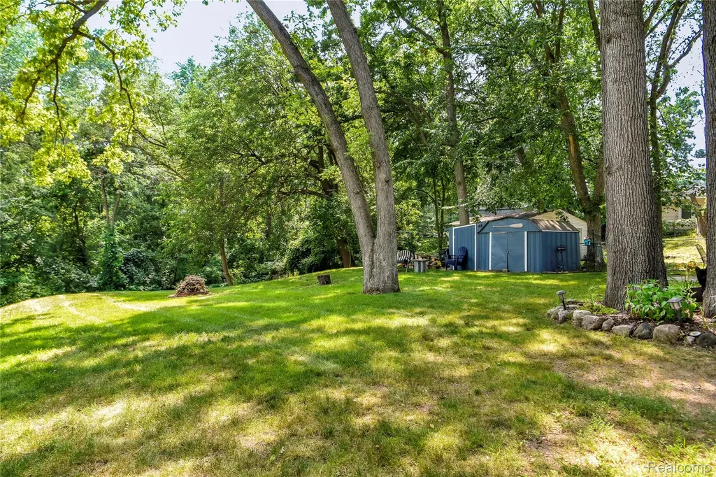 559 Heights Road Orion Charter Township MI 48362