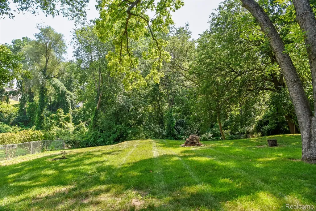 559 Heights Road Orion Charter Township MI 48362