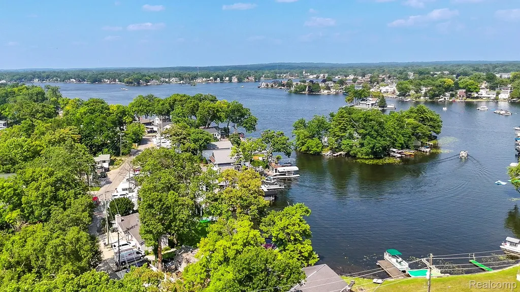 559 Heights Road Orion Charter Township MI 48362
