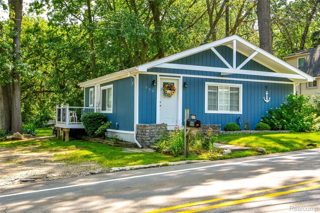 559 Heights Road Orion Charter Township MI 48362