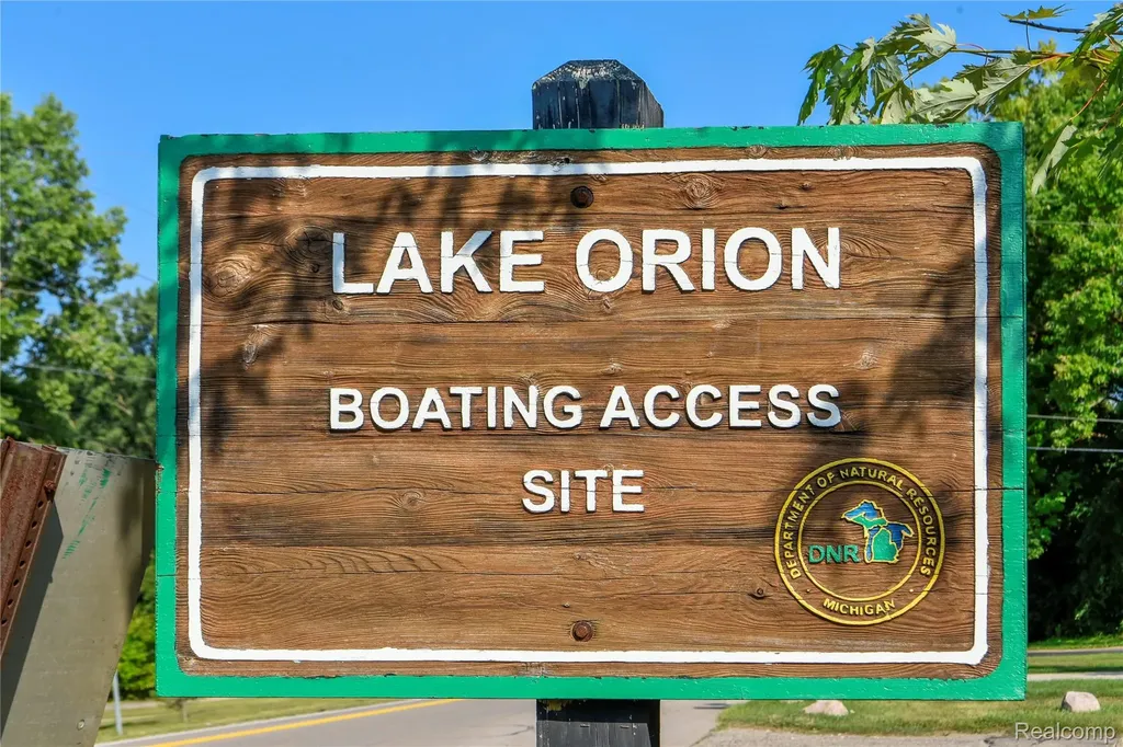 559 Heights Road Orion Charter Township MI 48362