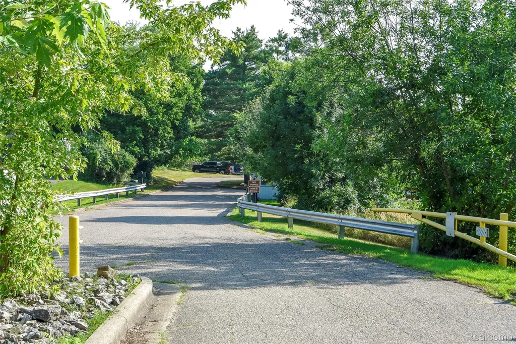 559 Heights Road Orion Charter Township MI 48362