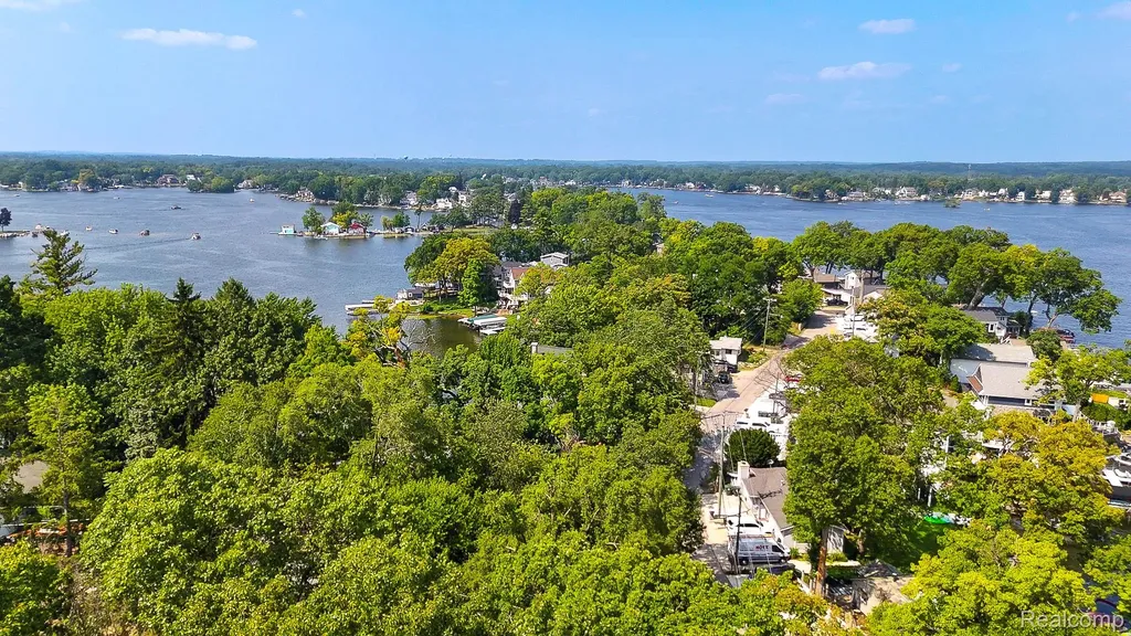 559 Heights Road Orion Charter Township MI 48362