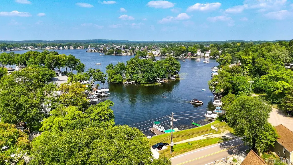 559 Heights Road Orion Charter Township MI 48362