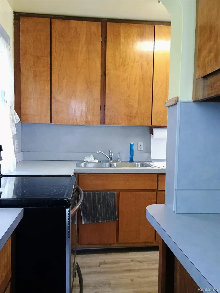 23 Spokane Drive Pontiac City MI 48341