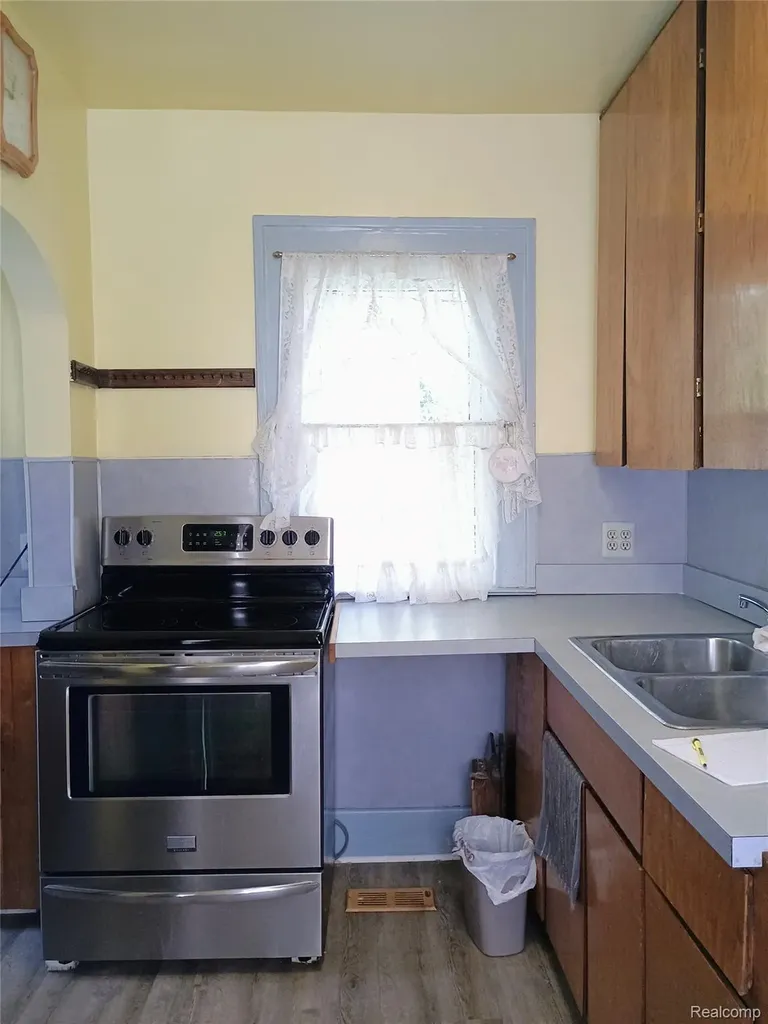 23 Spokane Drive Pontiac City MI 48341