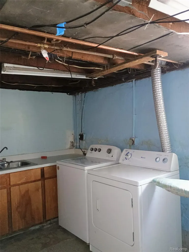 23 Spokane Drive Pontiac City MI 48341