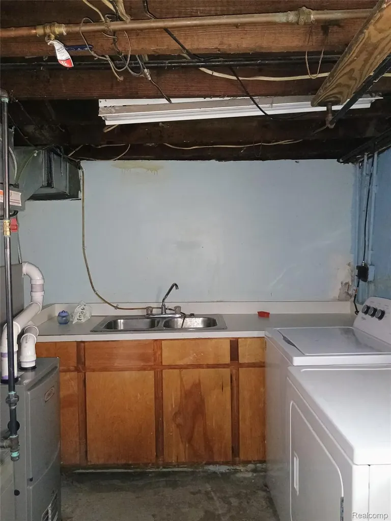 23 Spokane Drive Pontiac City MI 48341