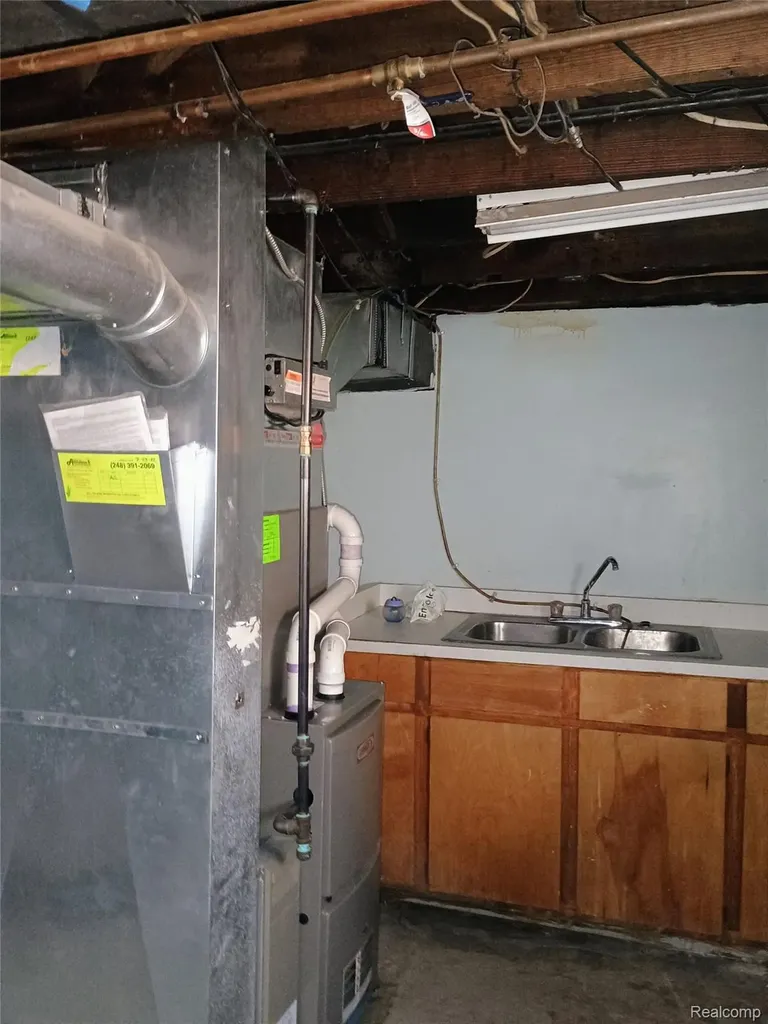 23 Spokane Drive Pontiac City MI 48341
