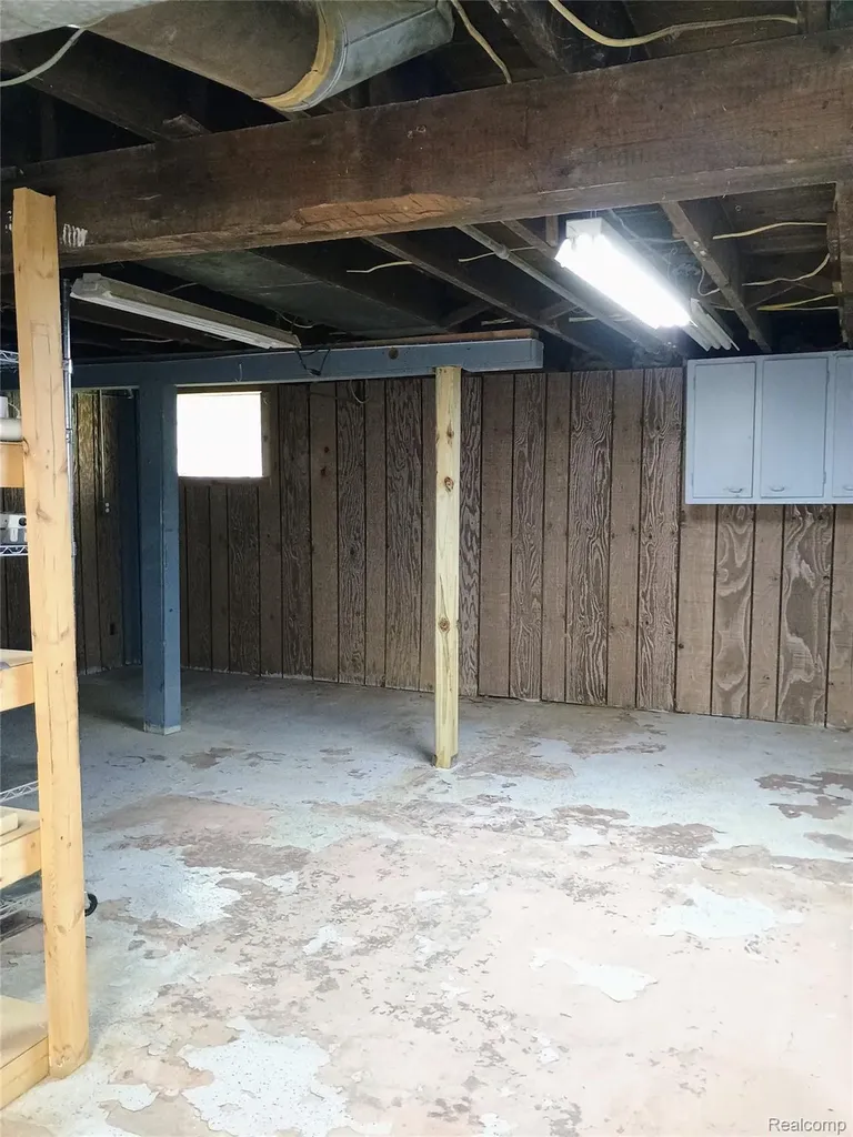 23 Spokane Drive Pontiac City MI 48341