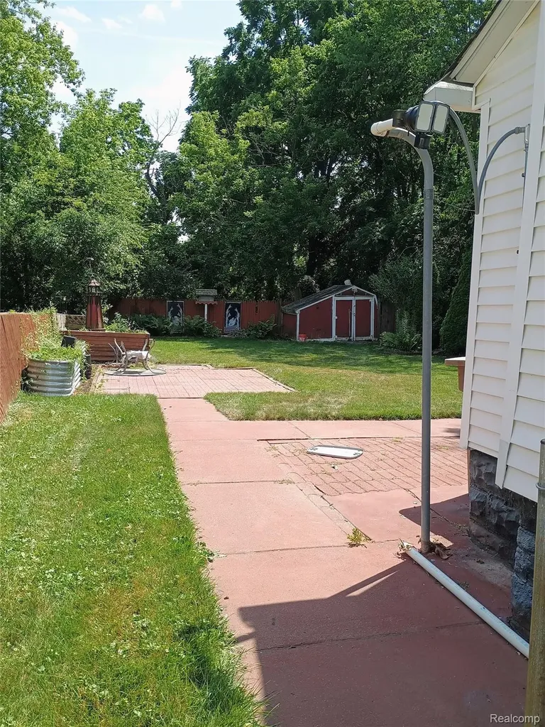 23 Spokane Drive Pontiac City MI 48341