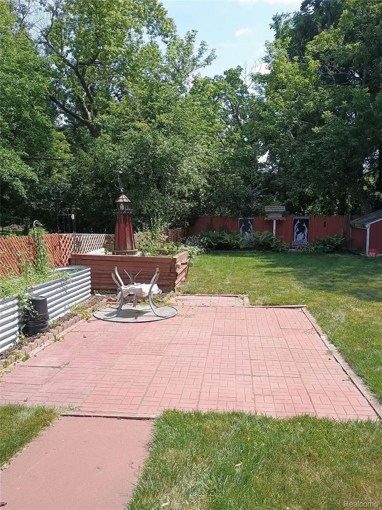 23 Spokane Drive Pontiac City MI 48341