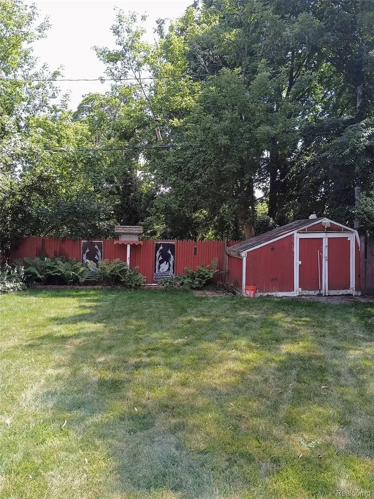 23 Spokane Drive Pontiac City MI 48341