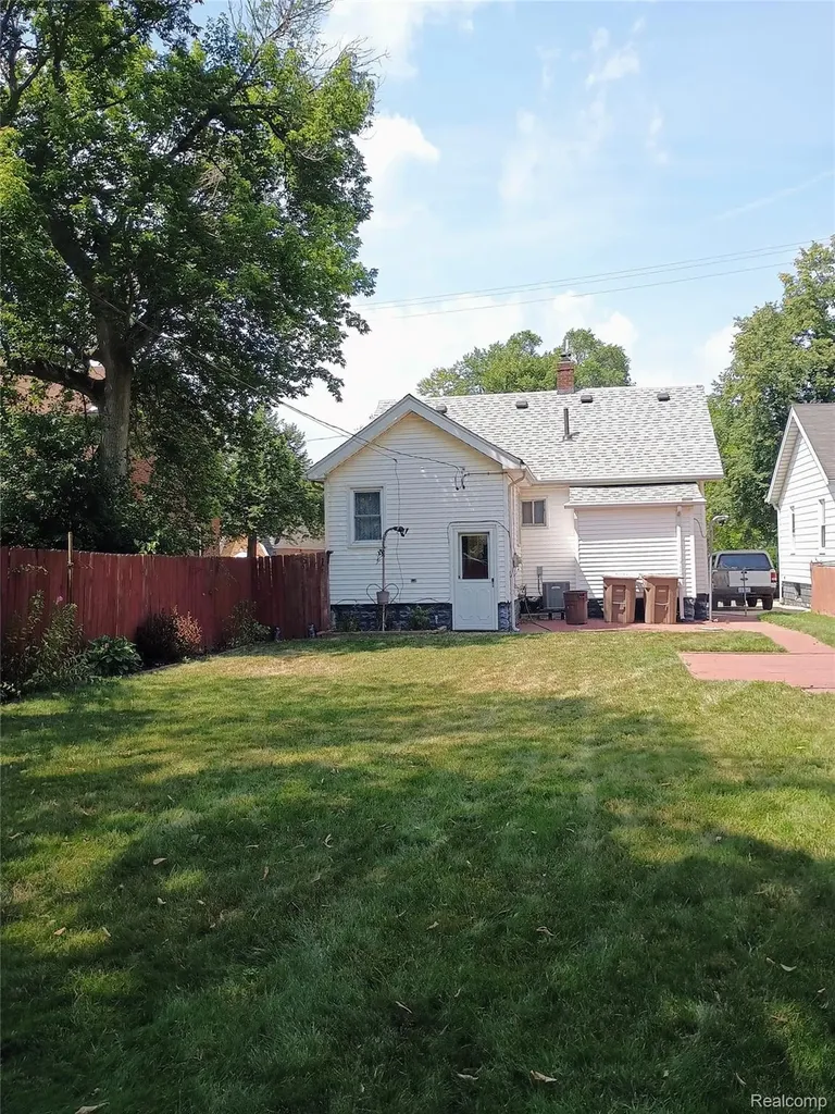 23 Spokane Drive Pontiac City MI 48341