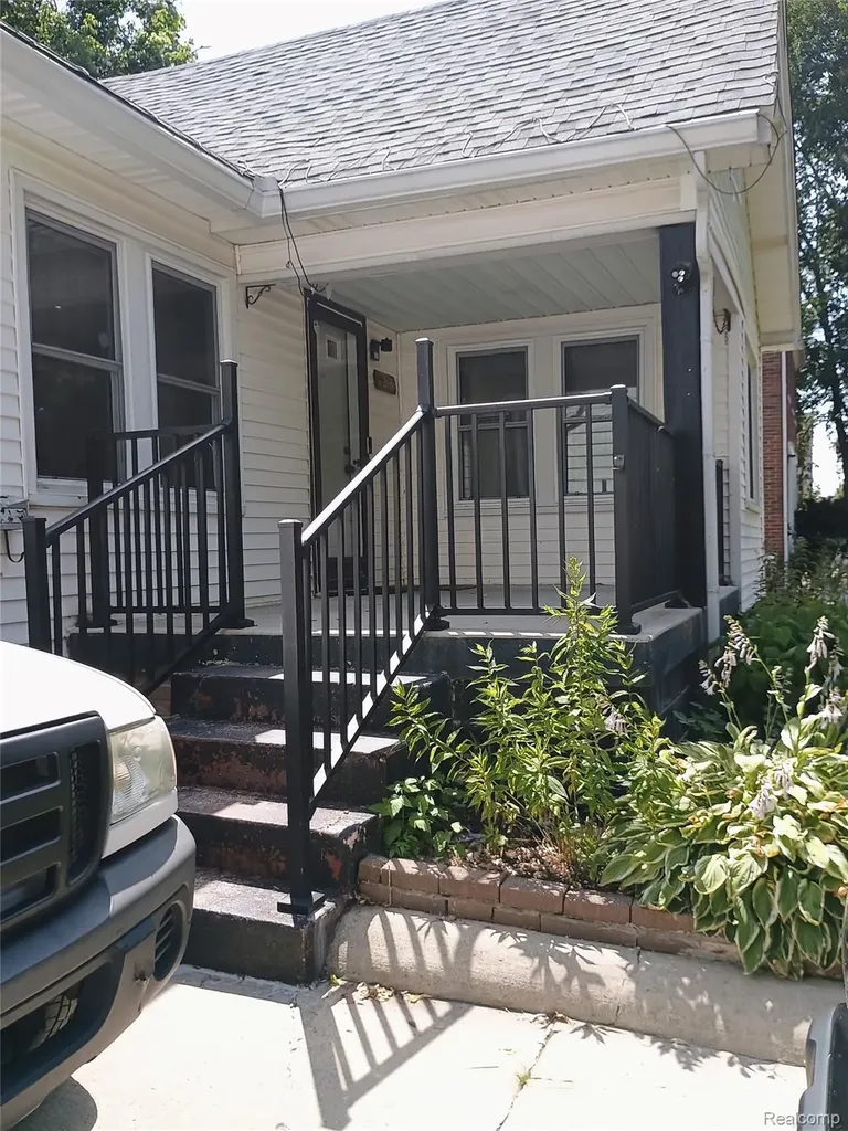 23 Spokane Drive Pontiac City MI 48341