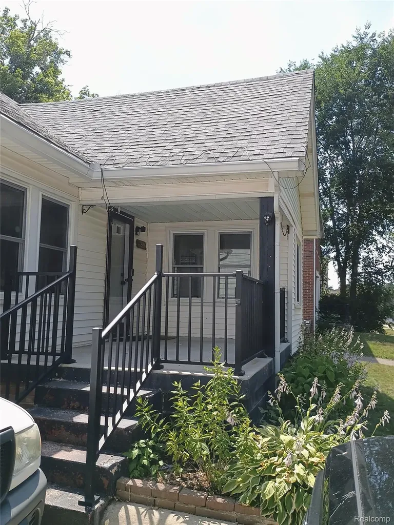 23 Spokane Drive Pontiac City MI 48341