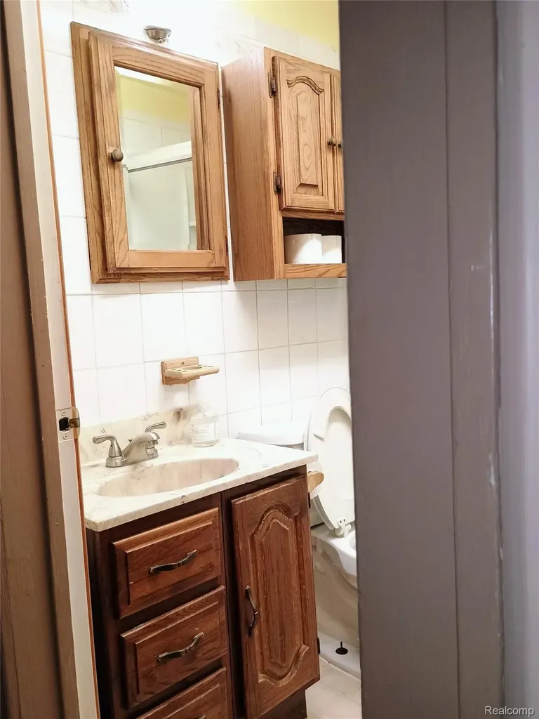 23 Spokane Drive Pontiac City MI 48341