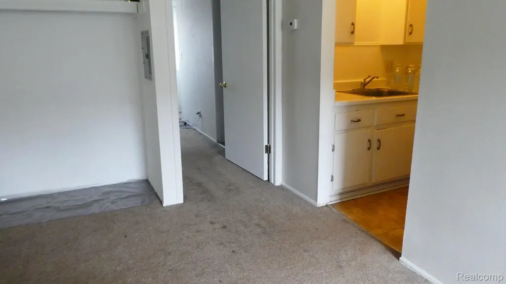 31831 Grand River Avenue Farmington City MI 48336