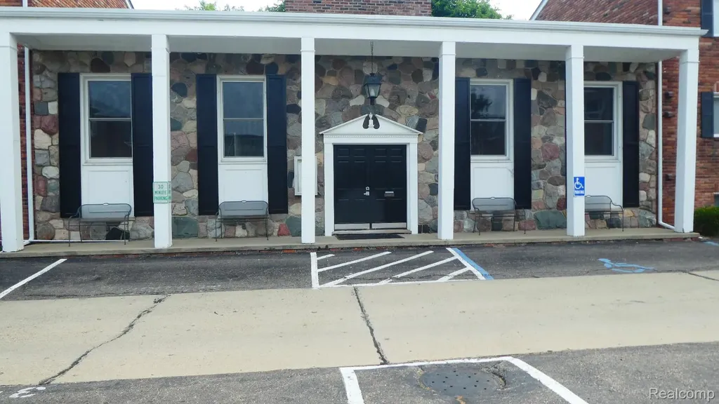 31831 Grand River Avenue Farmington City MI 48336