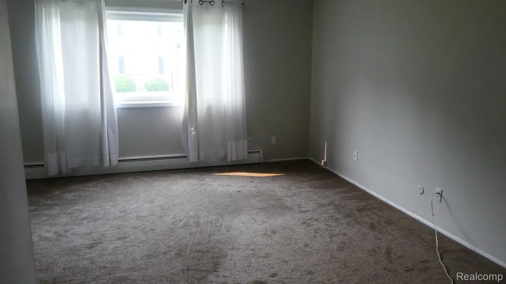 31831 Grand River Avenue Farmington City MI 48336