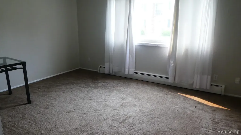 31831 Grand River Avenue Farmington City MI 48336