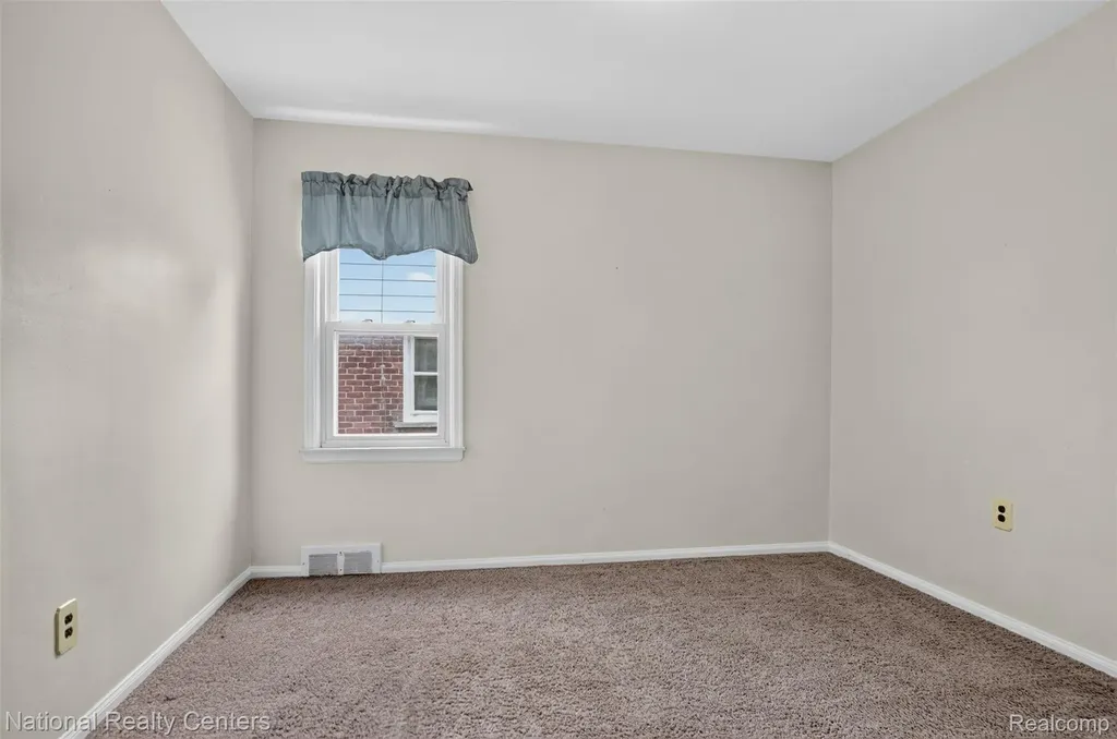22311 Cleveland Dearborn City MI 48124