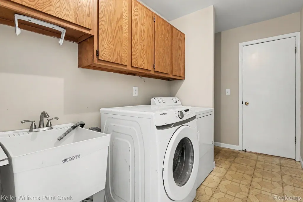 2711 Armstrong Drive Orion Charter Township MI 48360