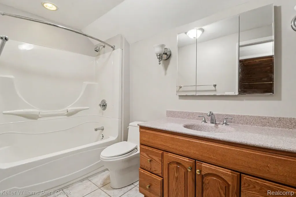 2711 Armstrong Drive Orion Charter Township MI 48360