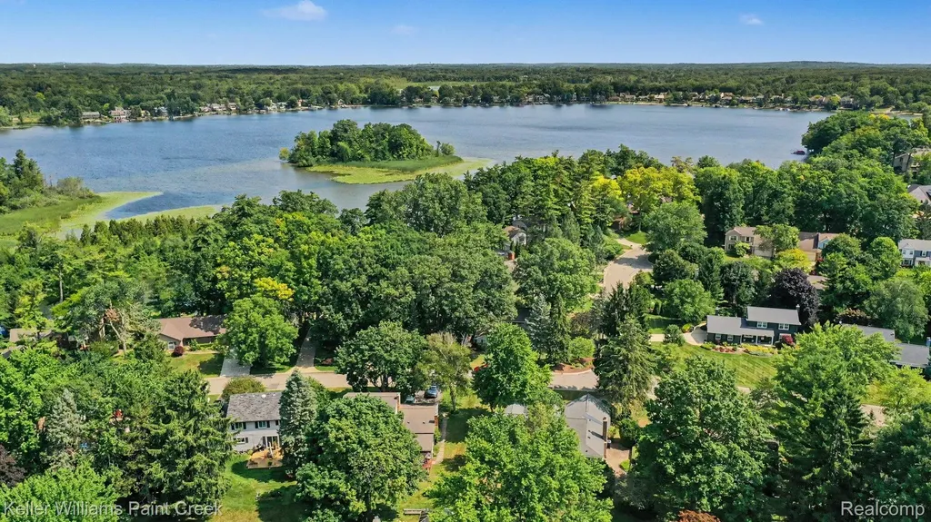 2711 Armstrong Drive Orion Charter Township MI 48360