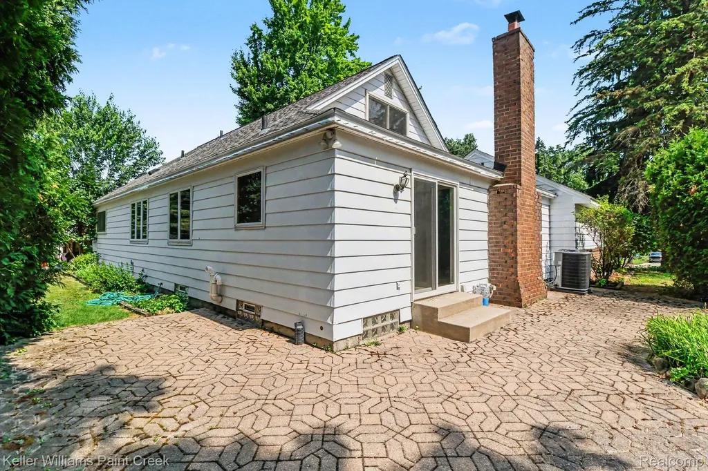 2711 Armstrong Drive Orion Charter Township MI 48360