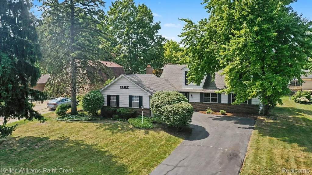 2711 Armstrong Drive Orion Charter Township MI 48360