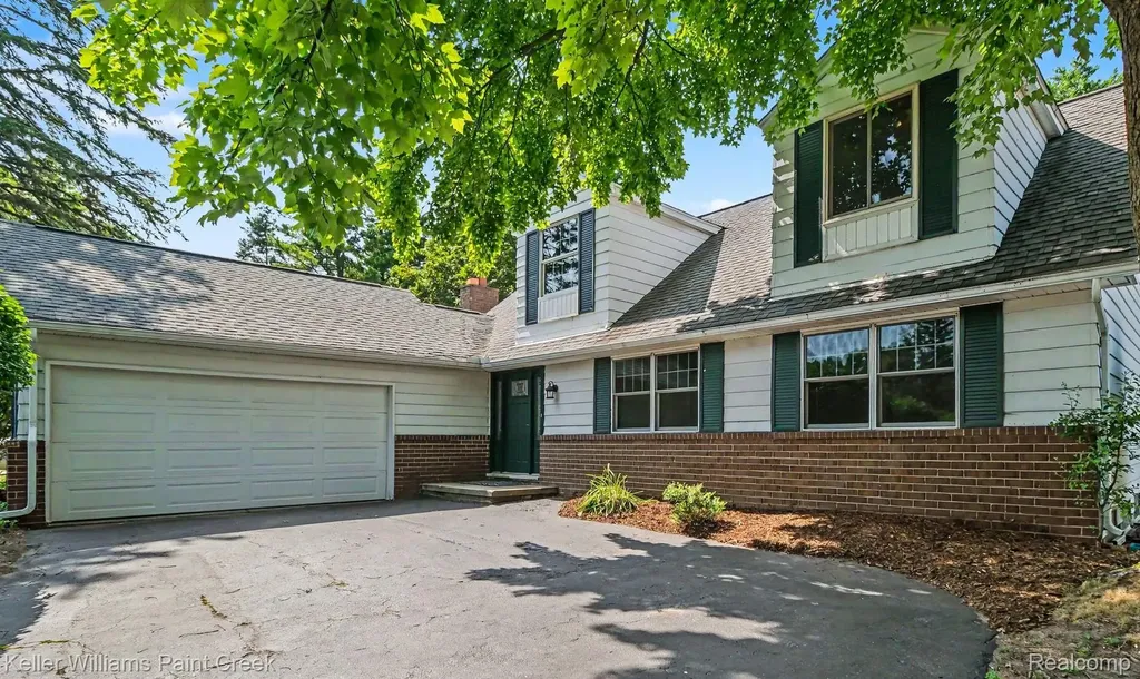 2711 Armstrong Drive Orion Charter Township MI 48360