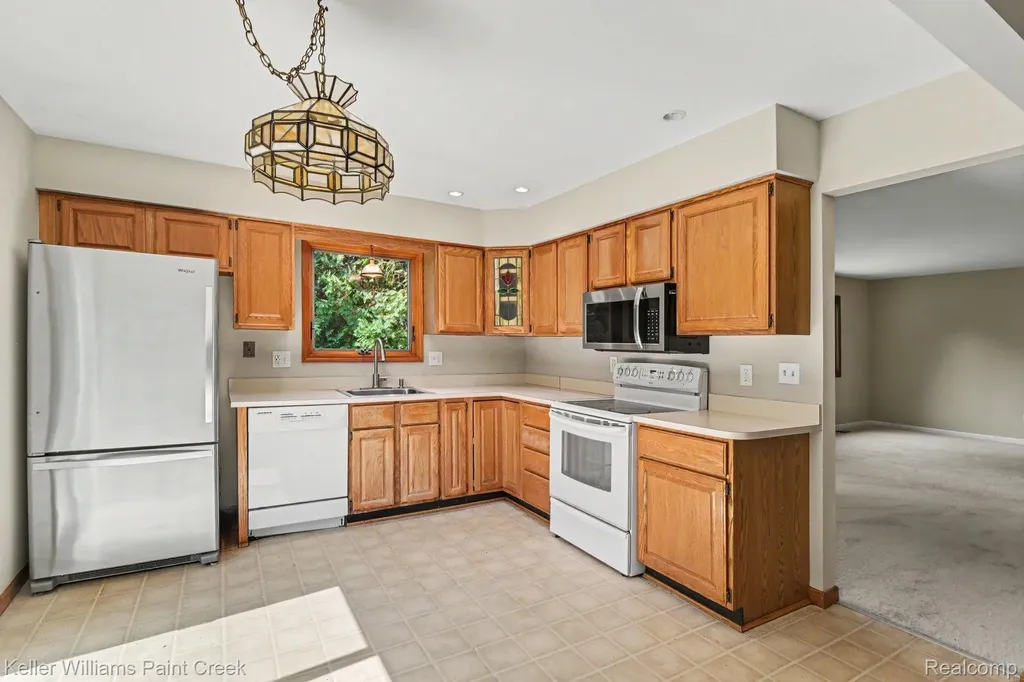 2711 Armstrong Drive Orion Charter Township MI 48360