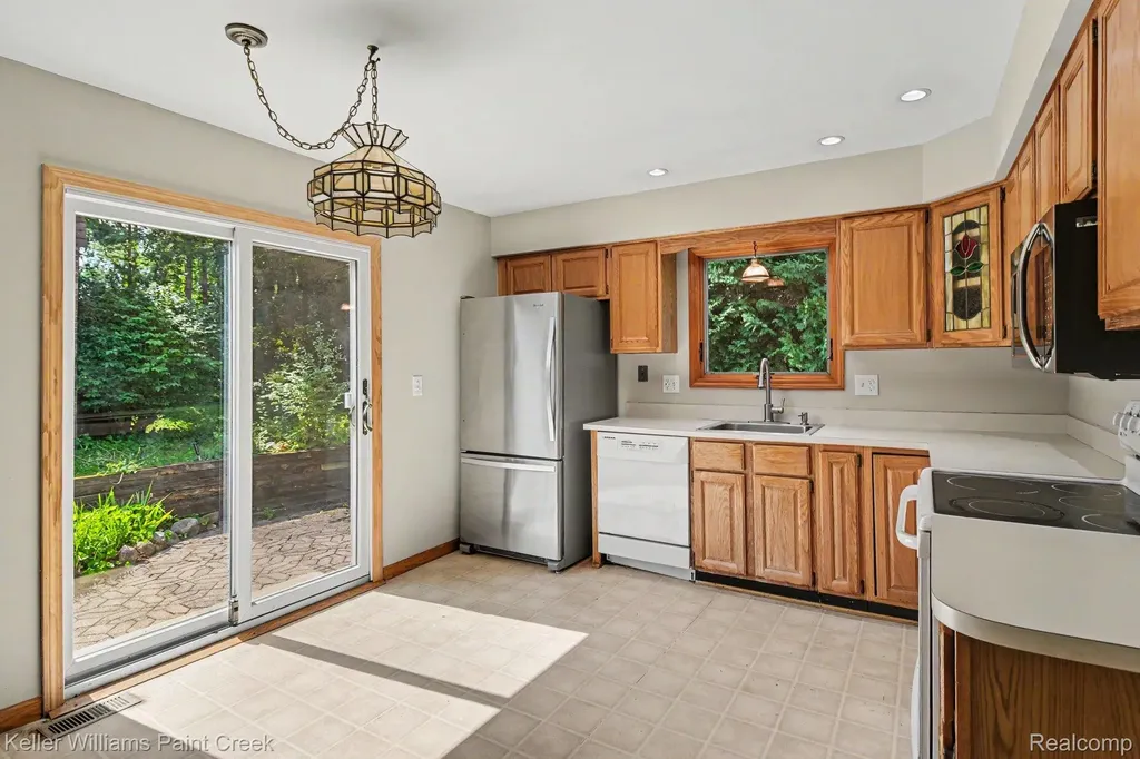 2711 Armstrong Drive Orion Charter Township MI 48360