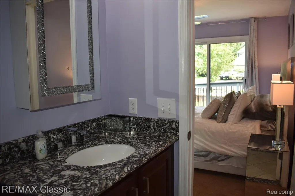 1667 Harbor Cove Novi City MI 48377