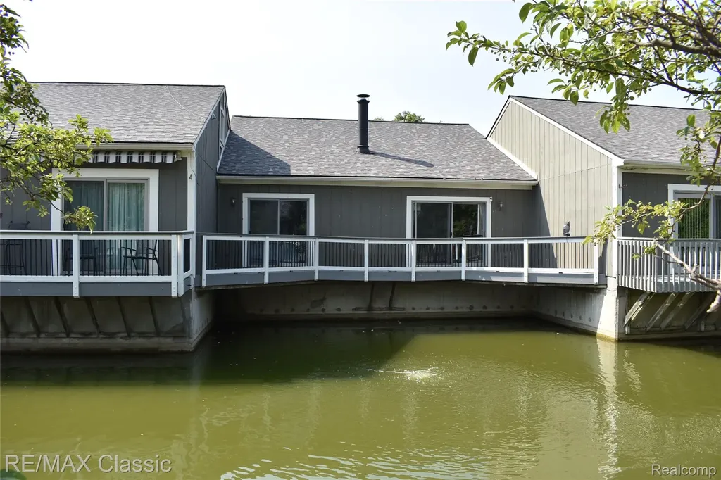1667 Harbor Cove Novi City MI 48377
