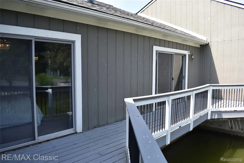 1667 Harbor Cove Novi City MI 48377