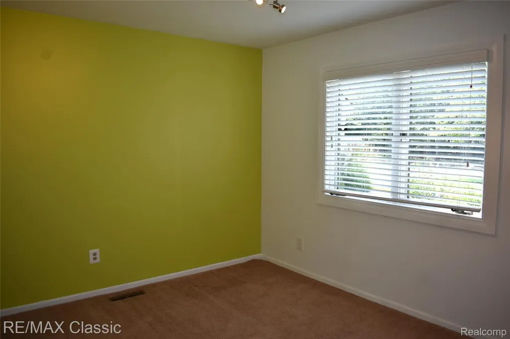 1667 Harbor Cove Novi City MI 48377