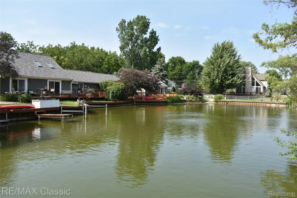 1667 Harbor Cove Novi City MI 48377
