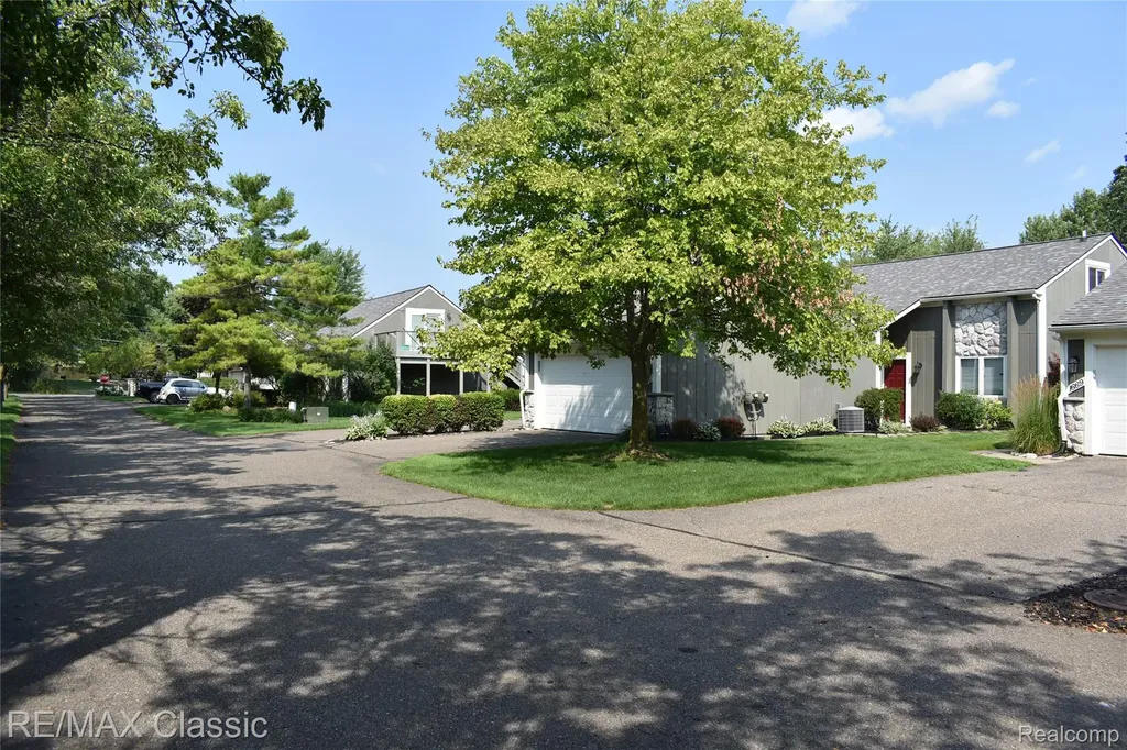 1667 Harbor Cove Novi City MI 48377